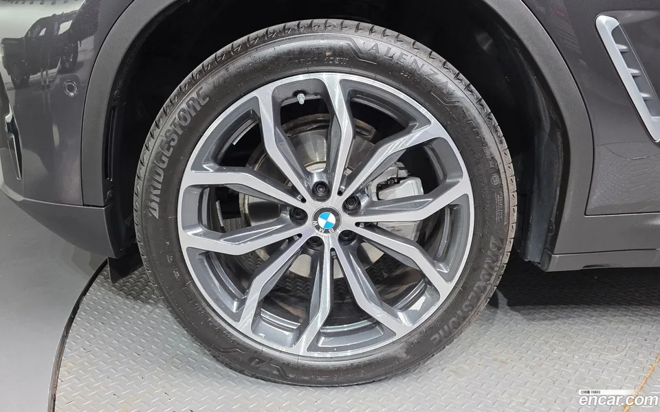 BMW X4 xDrive20i xLine 2025 — thumbnail 2