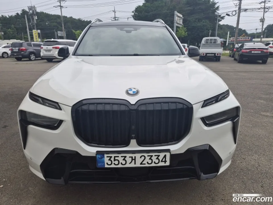 BMW X7 xDrive 40i M 6 2024 — photo 1, buy with delivery to Moscow