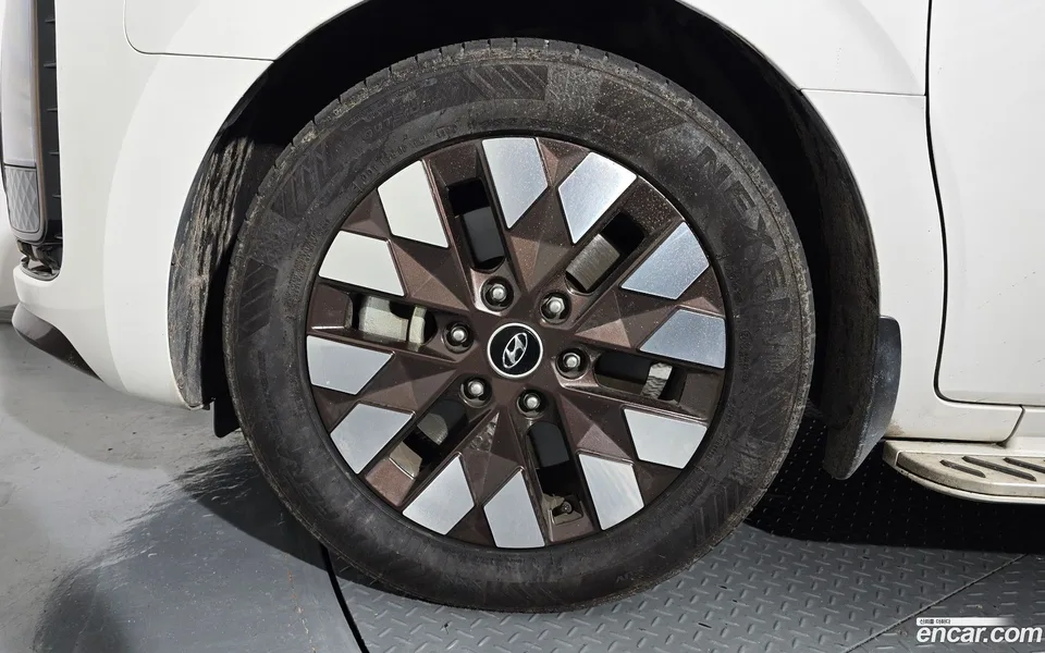 Hyundai Staria 4WD 9 2022 — thumbnail 2