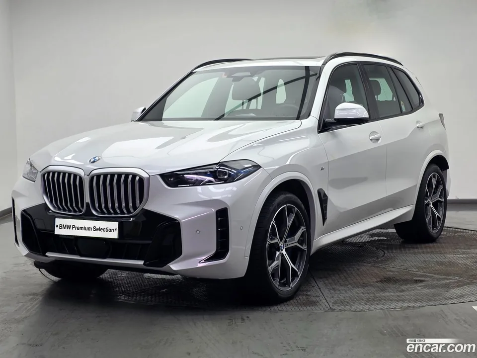 BMW X5 xDrive 40i M 2026 — фото 1, купить с доставкой в Москву