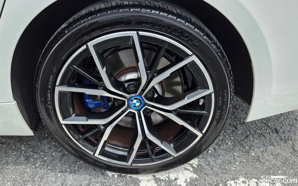 BMW 5 Series 530e M 2022 — thumbnail 2