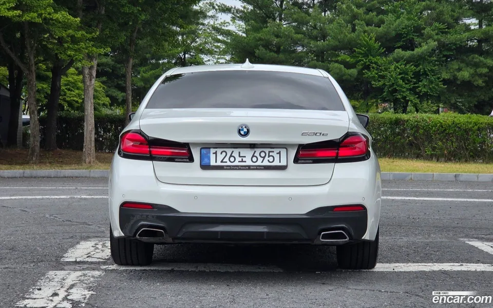 BMW 5 Series 530e M 2022 — thumbnail 4