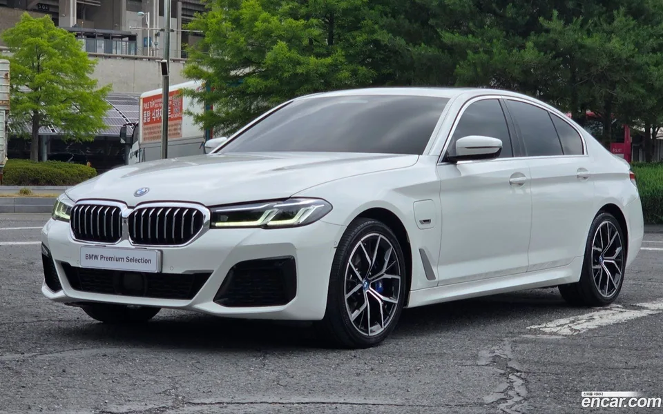 BMW 5 Series 530e M 2022 — photo 1, buy with delivery to Moscow