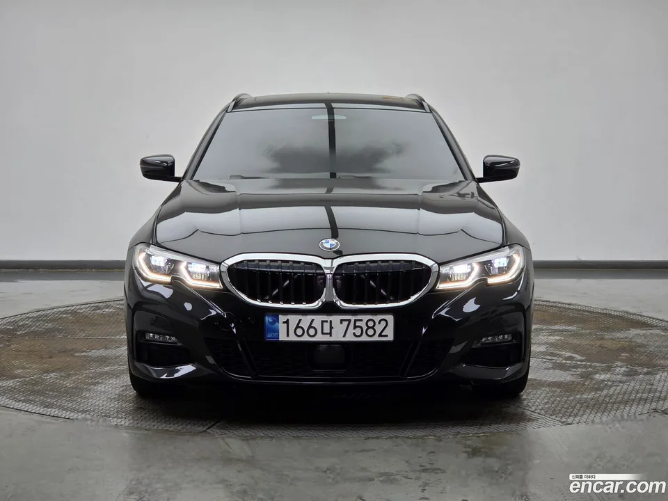 BMW 3 Series 320i M 2022 — thumbnail 3