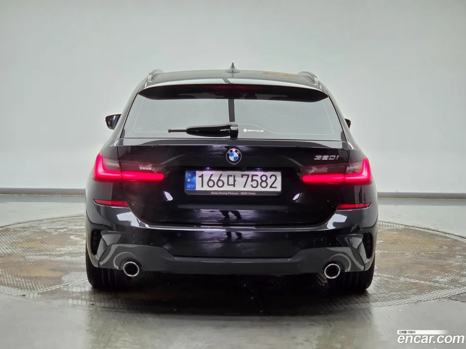 BMW 3 Series 320i M 2022 — thumbnail 4