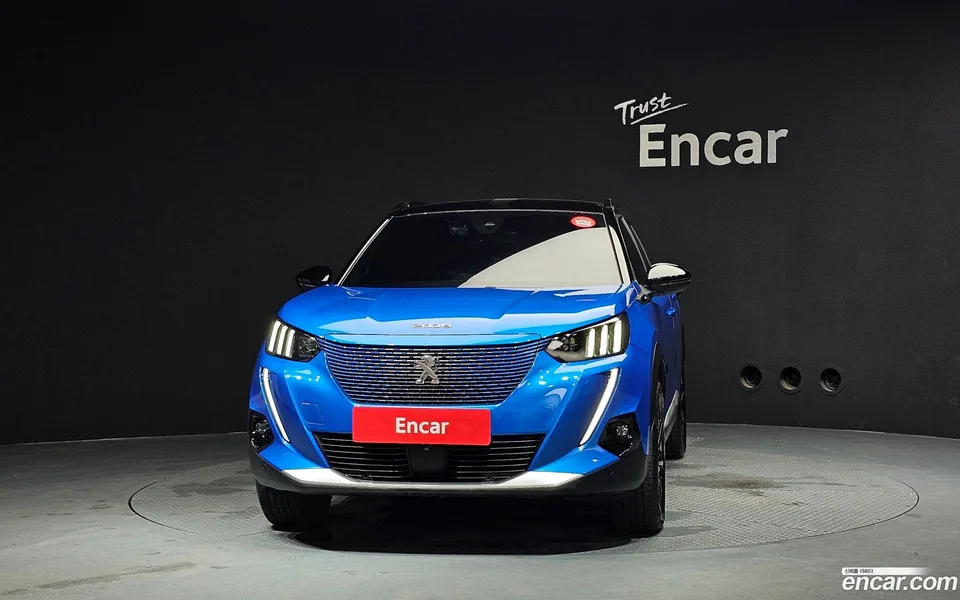 Peugeot e-2008 EV GT 2023 — thumbnail 3