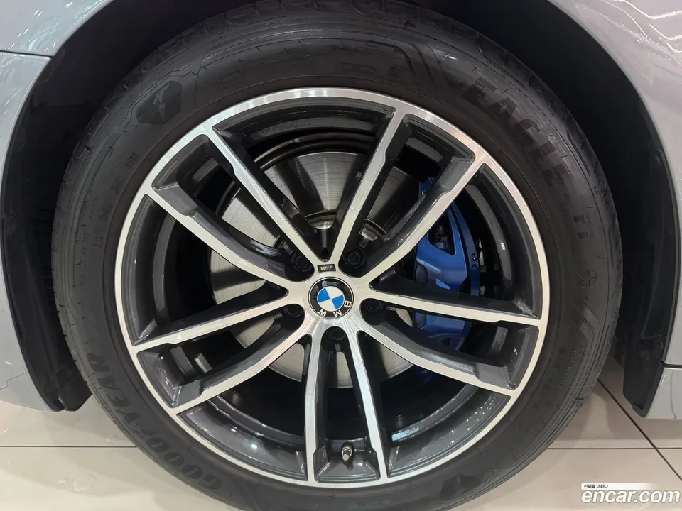 BMW 5 Series 520i M 2023 — thumbnail 2