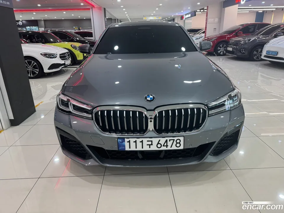 BMW 5 Series 520i M 2023 — thumbnail 3