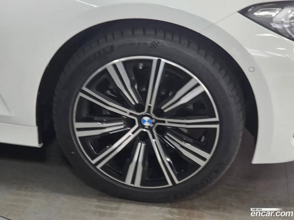 BMW 3 Series 320i 2025 — миниатюра 2