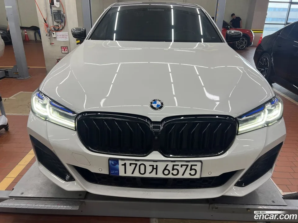 BMW 5 Series 530i M 2023 — photo 1, buy with delivery to Moscow