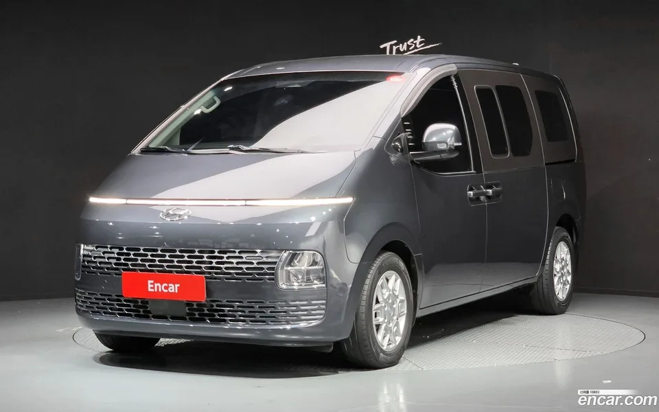 Hyundai Staria 5 2022 — photo 1, buy with delivery to Moscow