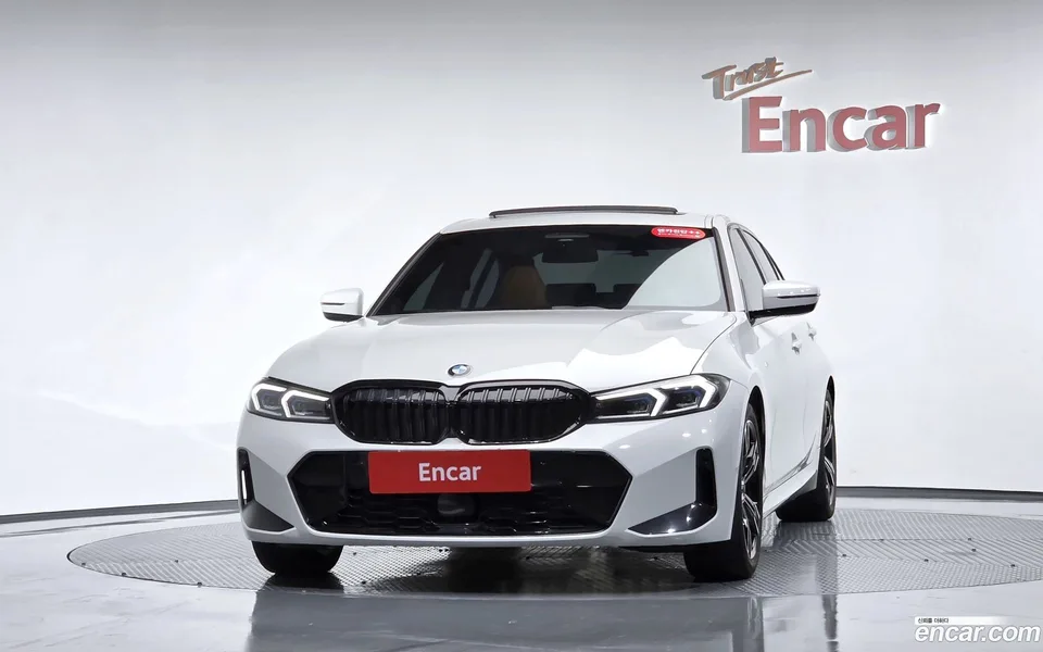 BMW 3 Series 320i M 2023 — thumbnail 3