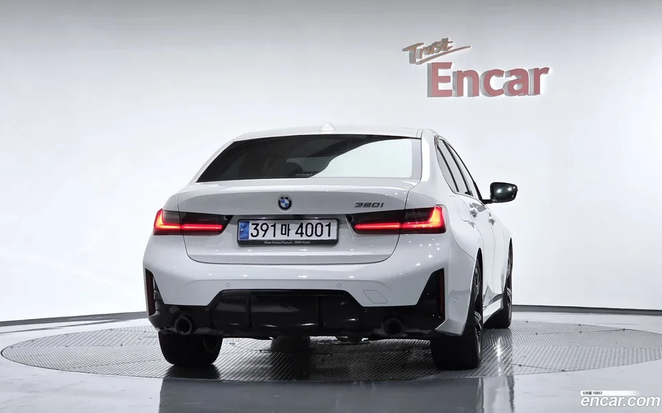 BMW 3 Series 320i M 2023 — thumbnail 4