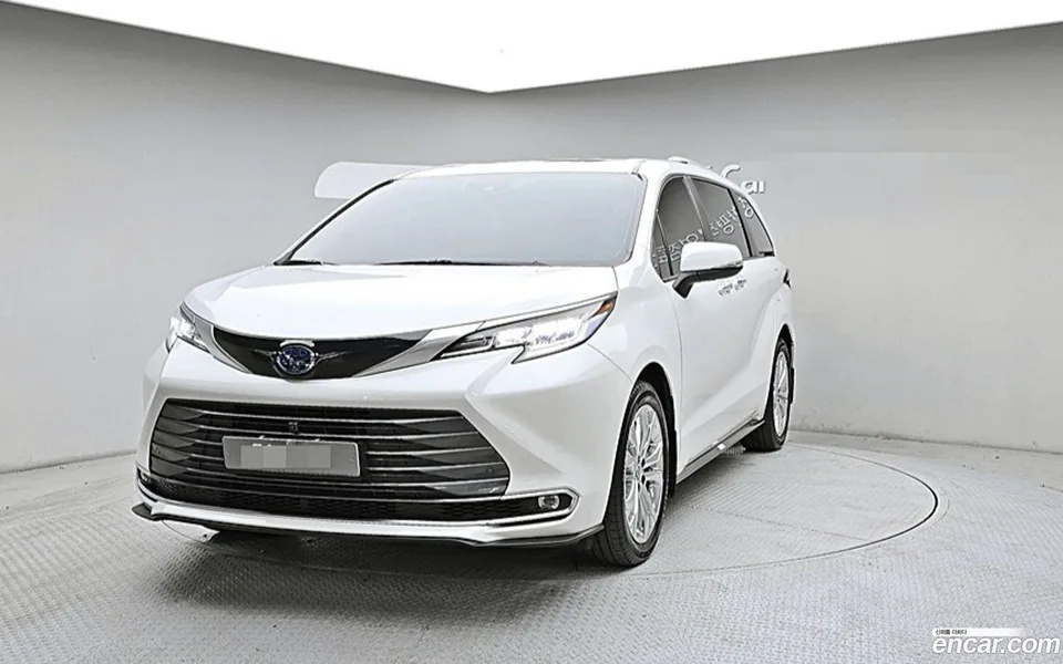 Toyota Sienna 2.5 2WD 2023 — thumbnail 3
