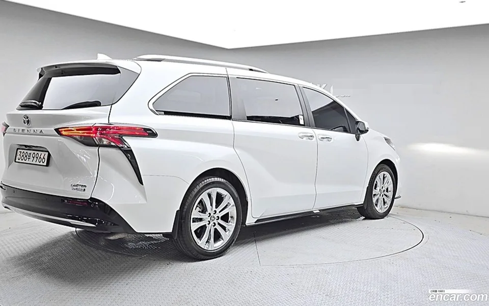 Toyota Sienna 2.5 2WD 2023 — thumbnail 4