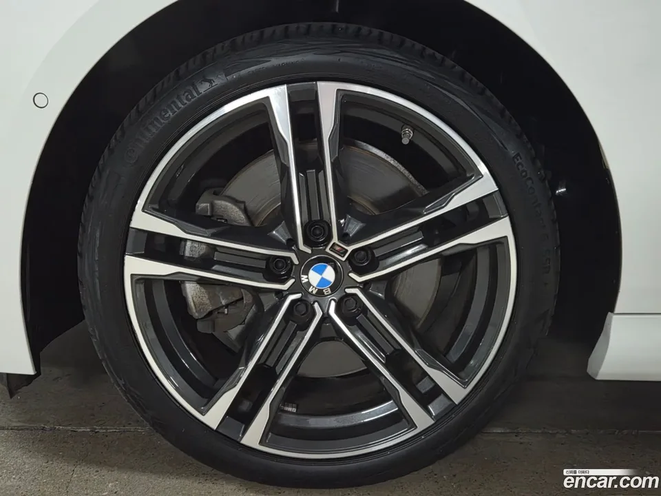 BMW 2 Series Gran Coupe 220i M 2023 — thumbnail 2