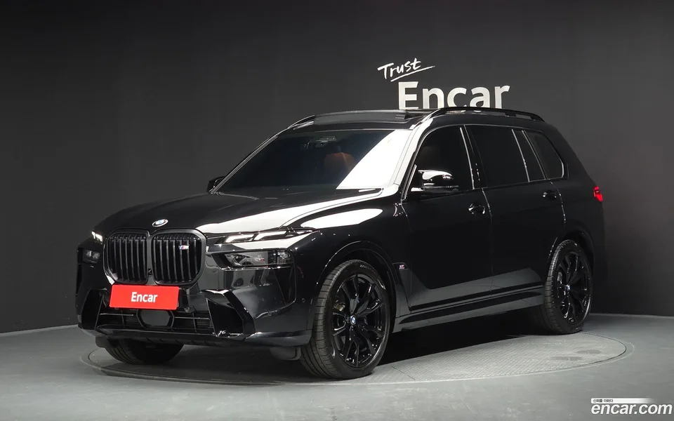 BMW X7 M60i xDrive M 6 2025 — photo 1, buy with delivery to Moscow