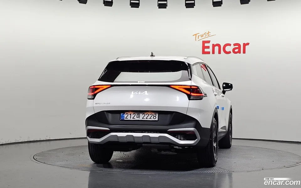 Kia Sportage 2.0 2WD 2023 — thumbnail 4