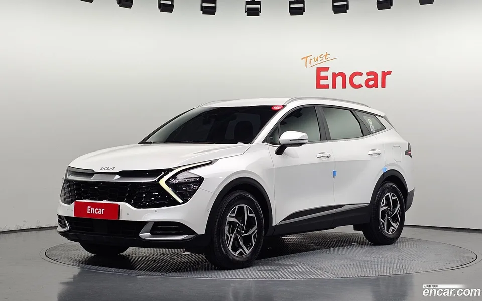 Kia Sportage 2.0 2WD 2023 — photo 1, buy with delivery to Moscow