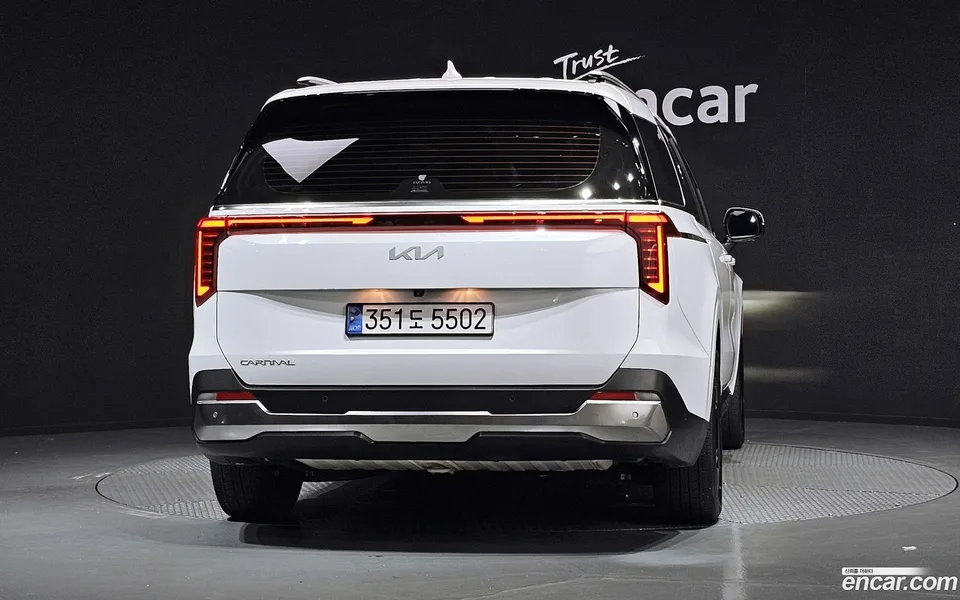 Kia Carnival 7 2024 — thumbnail 4