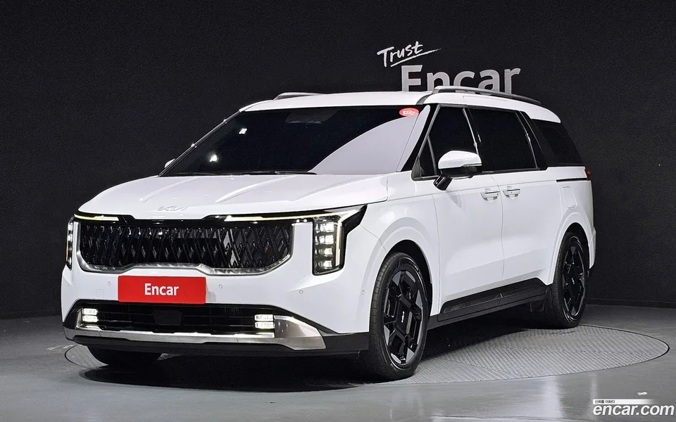 Kia Carnival 7 2024 — photo 1, buy with delivery to Moscow