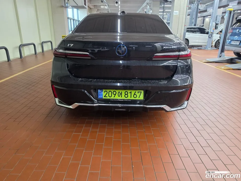 BMW i7 xDrive 60 M 2024 — thumbnail 2