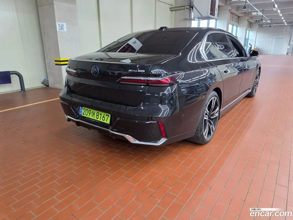 BMW i7 xDrive 60 M 2024 — thumbnail 3