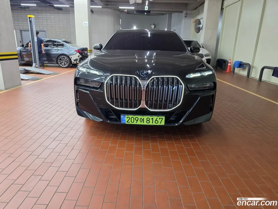 BMW i7 xDrive 60 M 2024 — thumbnail 4