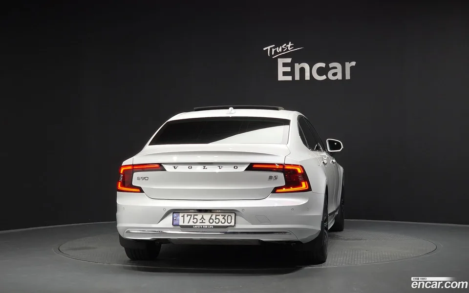 Volvo S90 B5 2023 — thumbnail 4