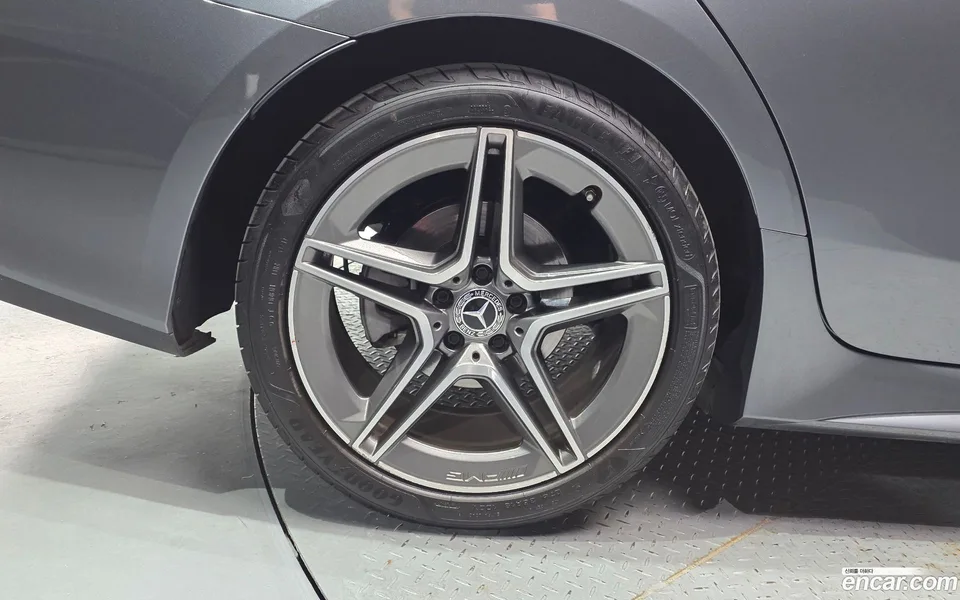Mercedes-Benz CLS-Class CLS300d AMG Line 2022 — thumbnail 5