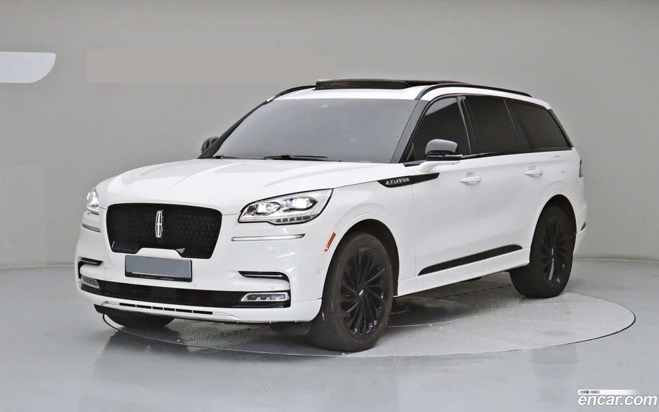 Lincoln Aviator 3.0 AWD 2023 — photo 1, buy with delivery to Moscow