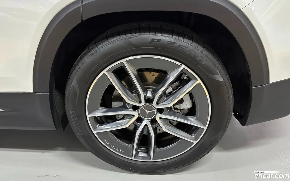 Mercedes-Benz GLB-Class AMG GLB35 4MATIC 2025 — миниатюра 5