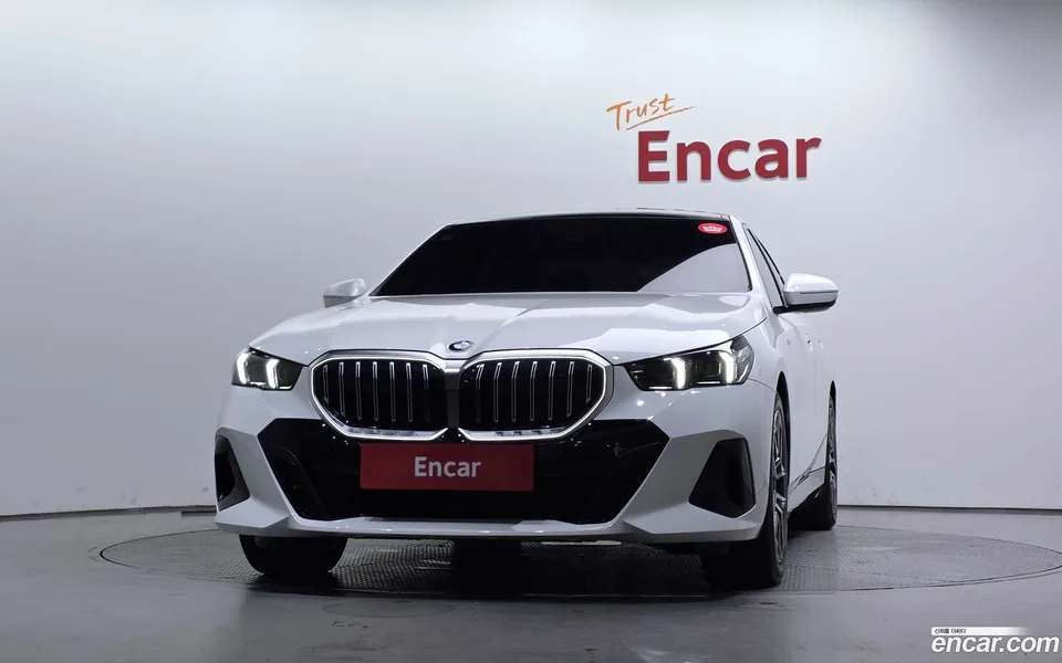 BMW 5 Series 520i M 2025 — thumbnail 3