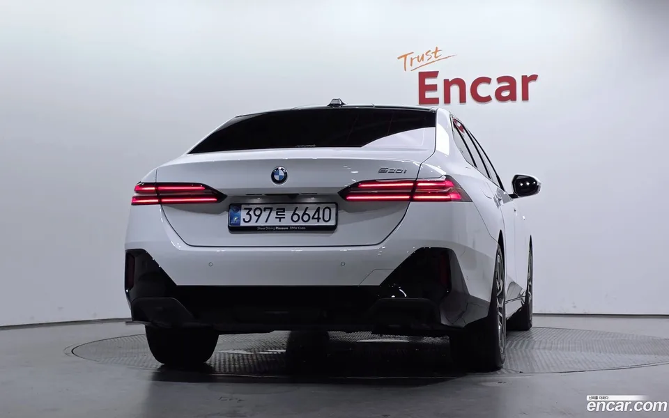 BMW 5 Series 520i M 2025 — thumbnail 4