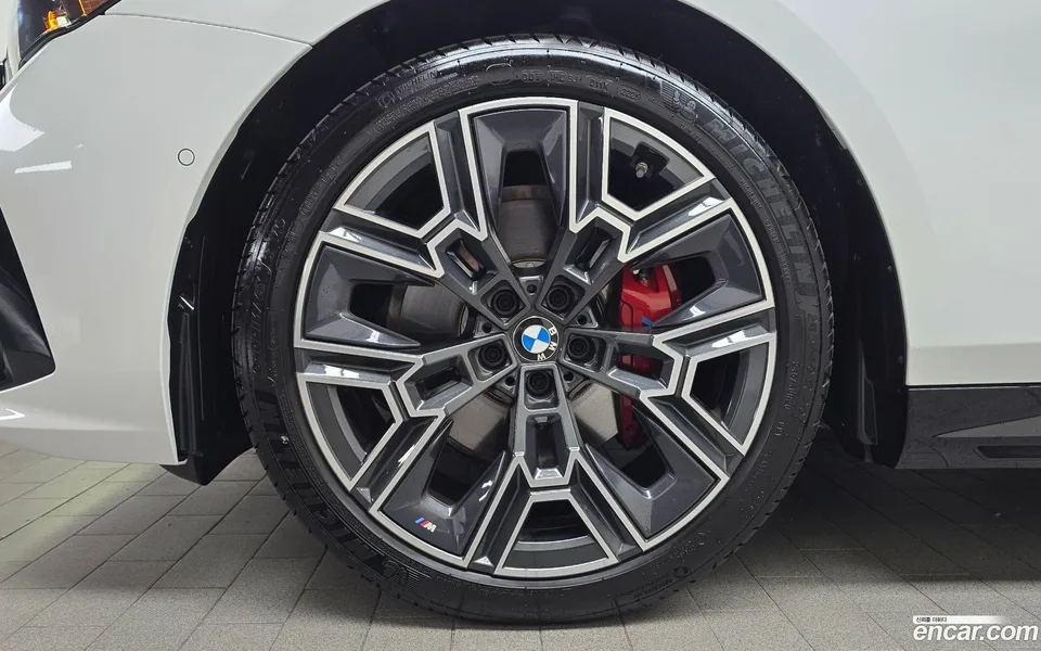 BMW 5 Series 530i xDrive M 2025 — thumbnail 2