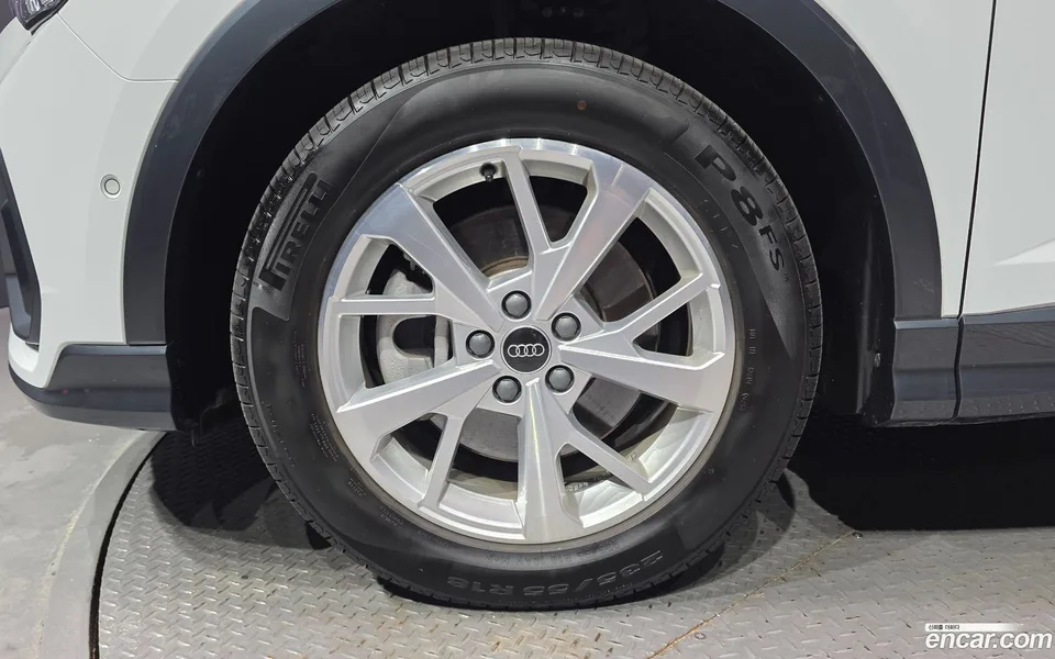 Audi Q3 40 TFSI 2023 — thumbnail 2