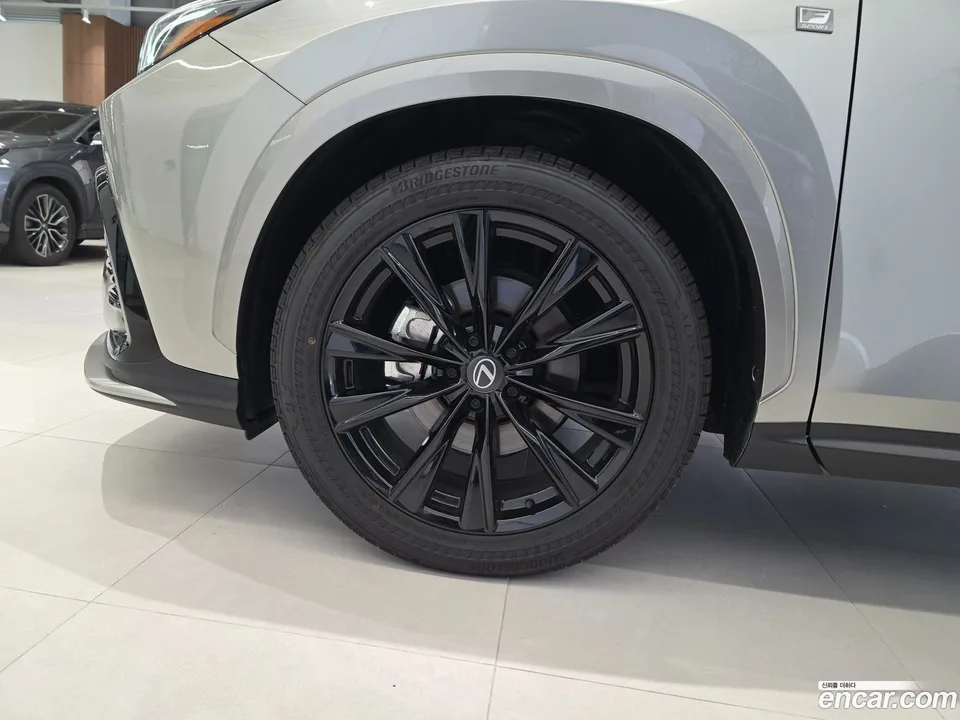 Lexus NX 450h+ F-Sport 2025 — миниатюра 2