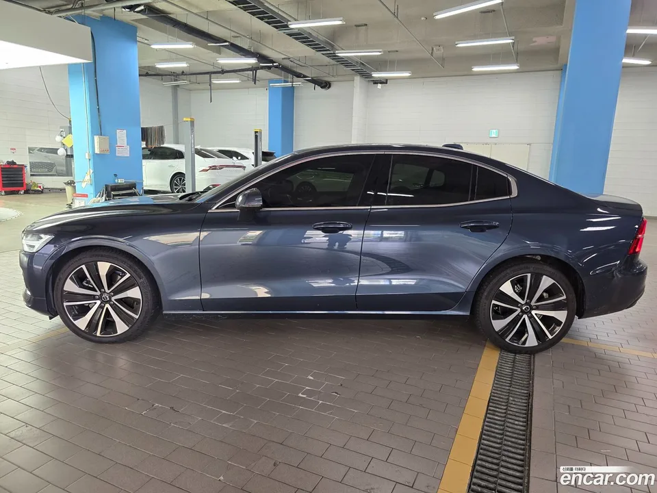 Volvo S60 B5 2024 — миниатюра 4