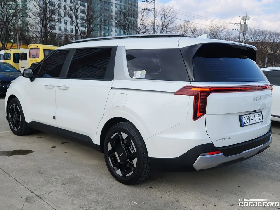Kia Carnival 9 2024 — thumbnail 5