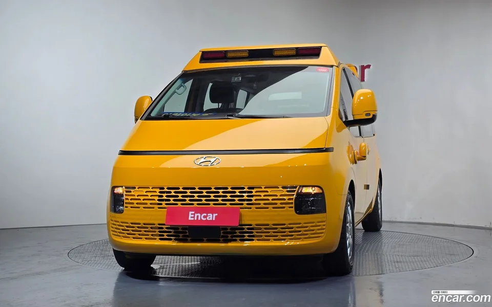 Hyundai Staria L3.5 2023 — thumbnail 3