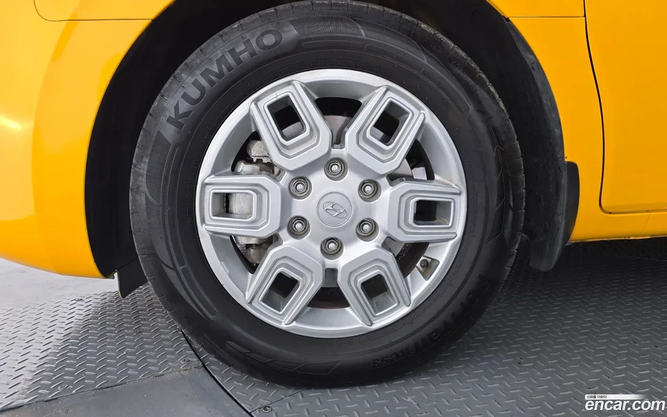 Hyundai Staria L3.5 2023 — thumbnail 5