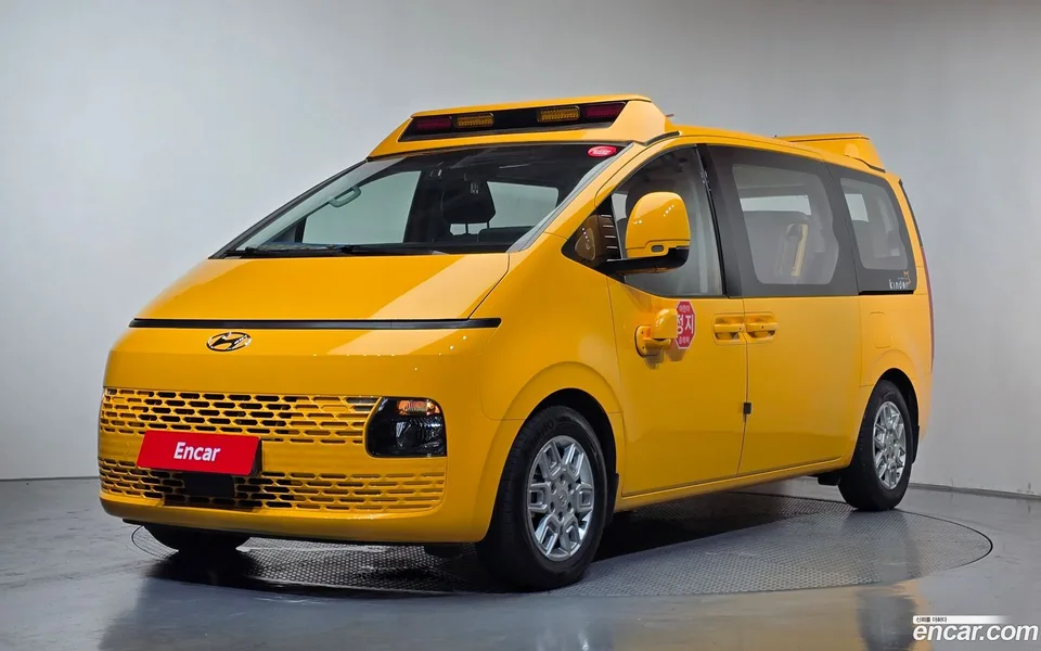 Hyundai Staria L3.5 2023 — photo 1, buy with delivery to Moscow