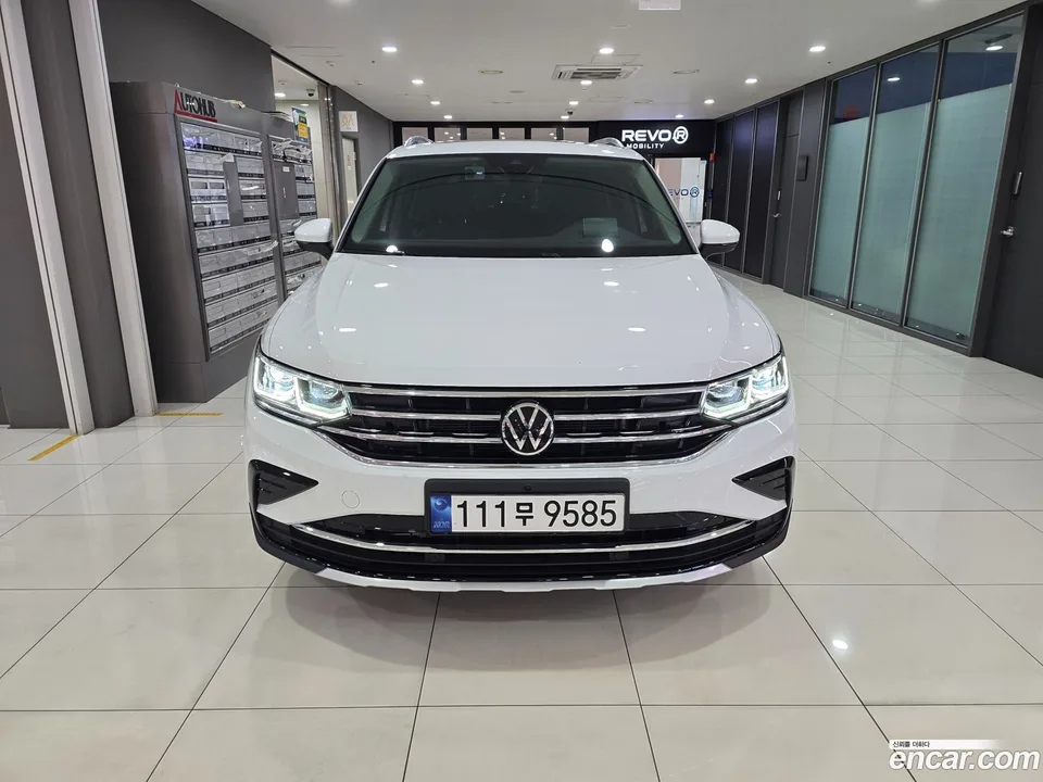 Volkswagen Tiguan 2.0 TDI 2022 — photo 1, buy with delivery to Moscow