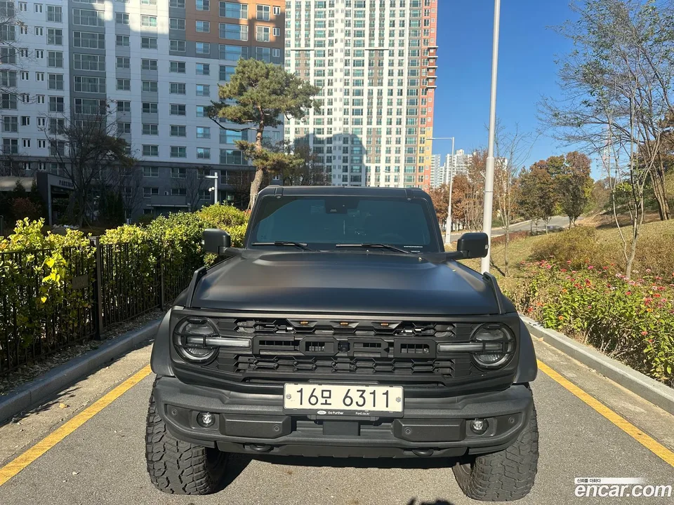 Ford Bronco 2.7 2022 — photo 1, buy with delivery to Moscow