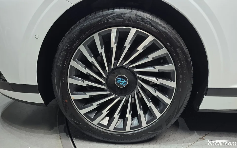 Hyundai Grandeur Hybrid 2025 — thumbnail 2
