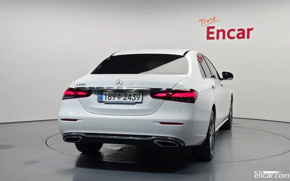 Mercedes-Benz E-Class E250 2023 — thumbnail 4