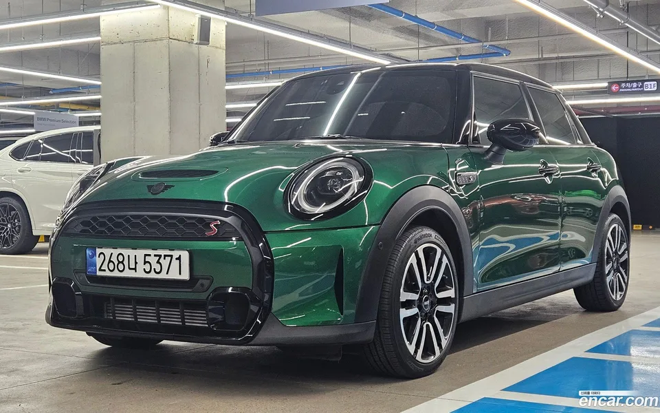 MINI Cooper S 5 2023 — photo 1, buy with delivery to Moscow