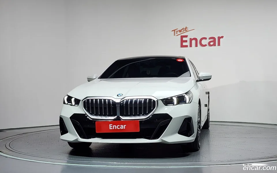BMW 5 Series 520i M 2024 — thumbnail 3