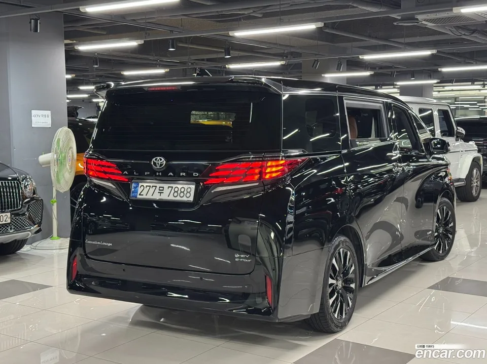 Toyota Alphard 2.5 HEV AWD 2024 — thumbnail 3