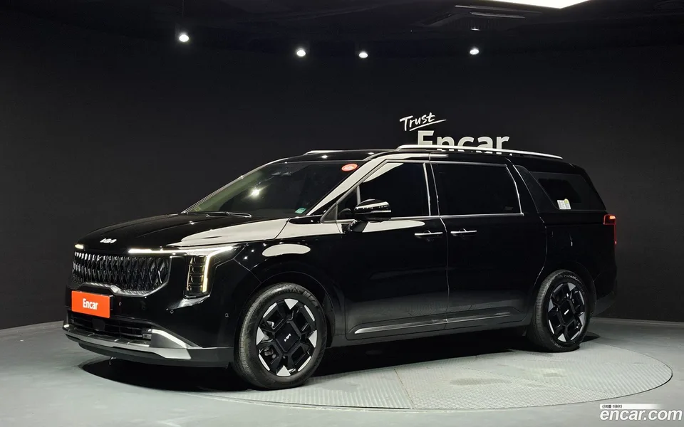 Kia Carnival HEV 7 2024 — photo 1, buy with delivery to Moscow